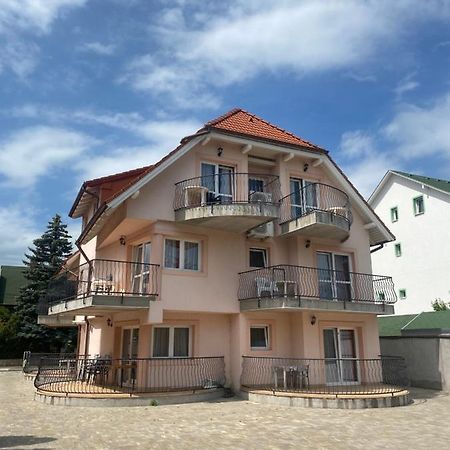 Abigel Apartmanhaz Balatonfured Exterior photo