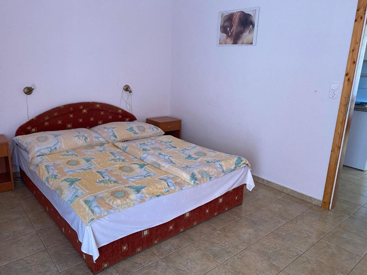 Abigel Apartmanhaz Balatonfured Exterior photo