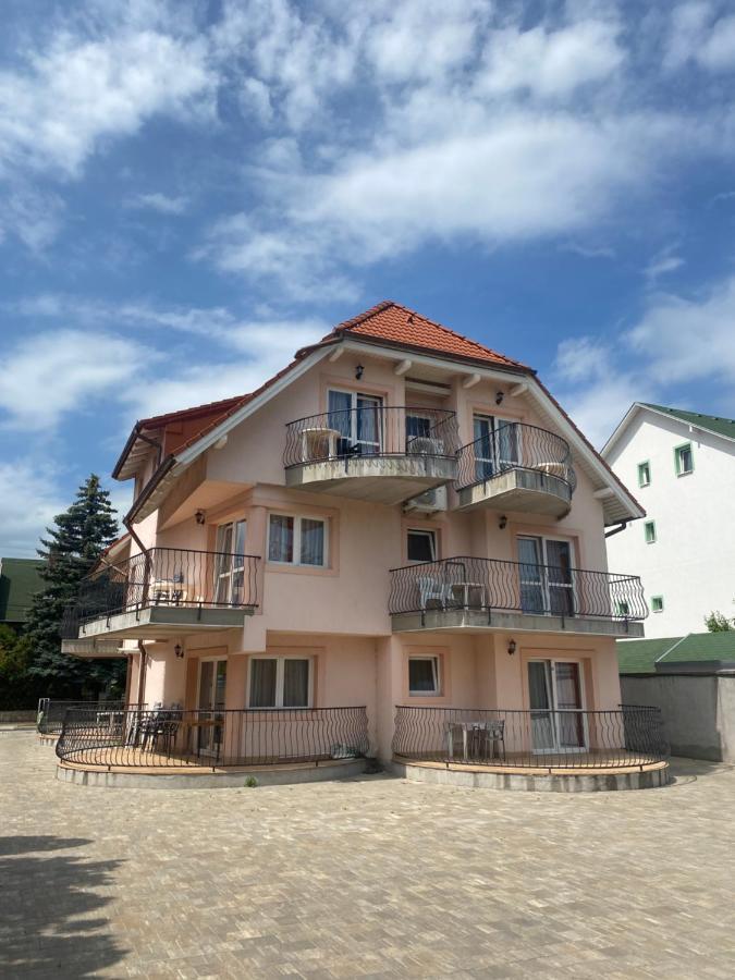Abigel Apartmanhaz Balatonfured Exterior photo